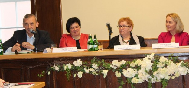 W konferencji udział wziął m.in. prezes Związku Nauczycielstwa Polskiego, Sławomir Broniarz (pierwszy z lewej)